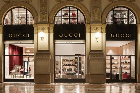 gucci milan boutique.